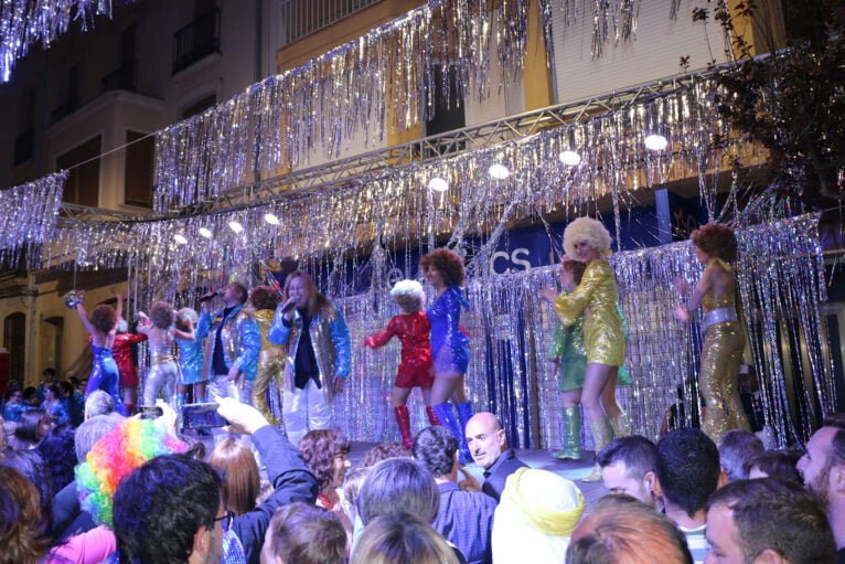 Escenario de representación del musical Mamma Mia en 2022 en Pego
