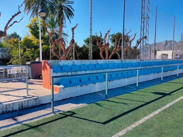 graderio del campo de futbol municipal de ondara