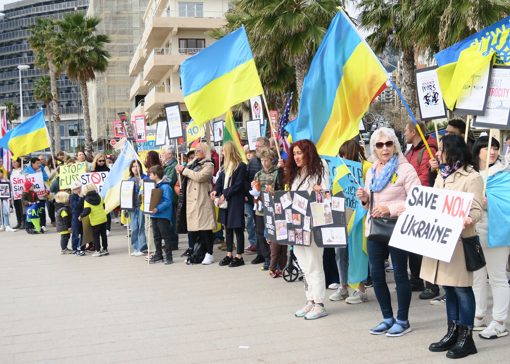 Manifestación de Calp contra la guerra en Ucrania
