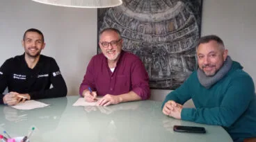 renovacion del convenio de colaboracion de pedreguer con el jugador profesional de pilota valenciana pere ribes garcia