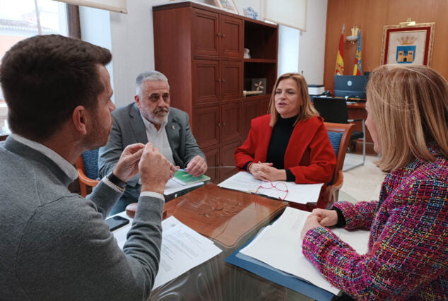 Imagen: Reunión en Pego con la delegada del Gobierno en la Comunitat Valenciana, Pilar Bernabé