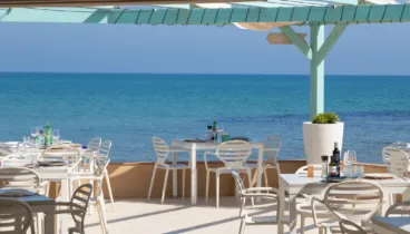 terraza con vistas al mar en restaurant noguera