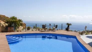 villa lujosa con vistas impresionantes al mar de randof real estate