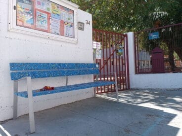 Banco reciclado junto al colegio Rosalia Bondia
