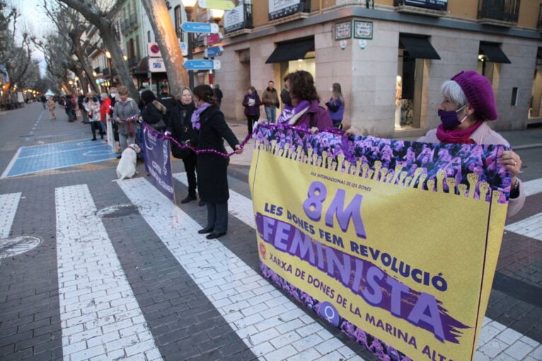 Chain of women in the 8M of Dénia in 2022