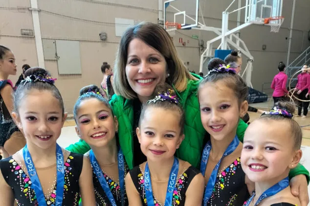 El Club Gimnasia Calpe logra en Alcoi clasificar a todas sus gimnastas para la fase autonómica 2 Imagen: Conjunto benjamín del Club Gimnasia Calpe