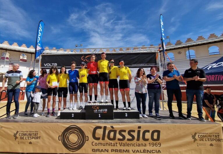 Podium of the Volta cyclist Féminas de Ondara | Photo Jaume Mora