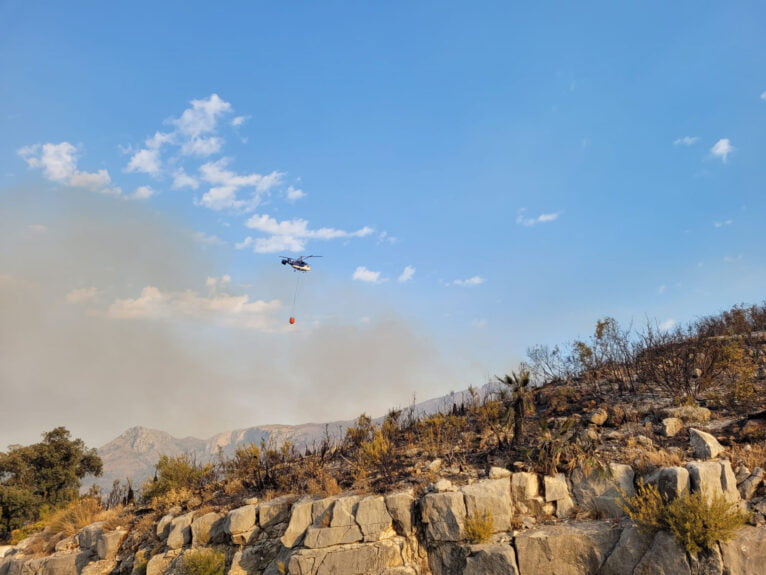 Elicottero antincendio nell'incendio della Vall d'Ebo dell'agosto 2022
