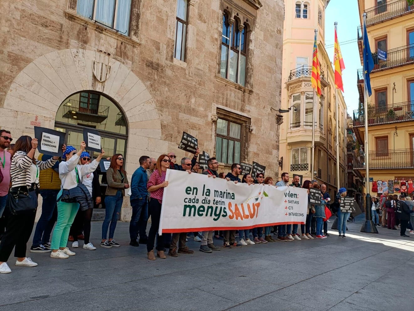 Manifestación de sanitarios en València 15