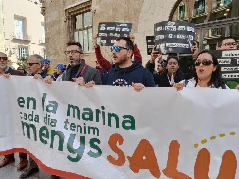 Manifestación de sanitarios en València 27