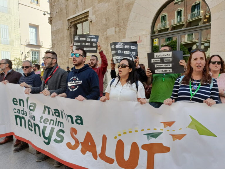 Manifestación de sanitarios en València 29