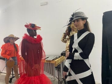 Momentos del desfile Heavy y Complemento Floral