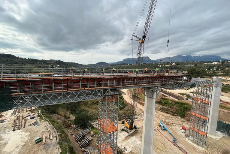 Obras en los viaductos de la línea 9 del TRAM d'Alacant