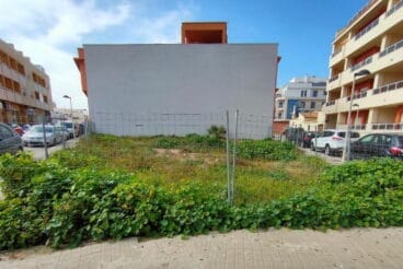 Parcela donde se construirá la pista deportiva