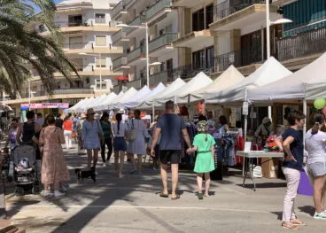 personas en la ii fira del stock de xabia en 2022 archivo