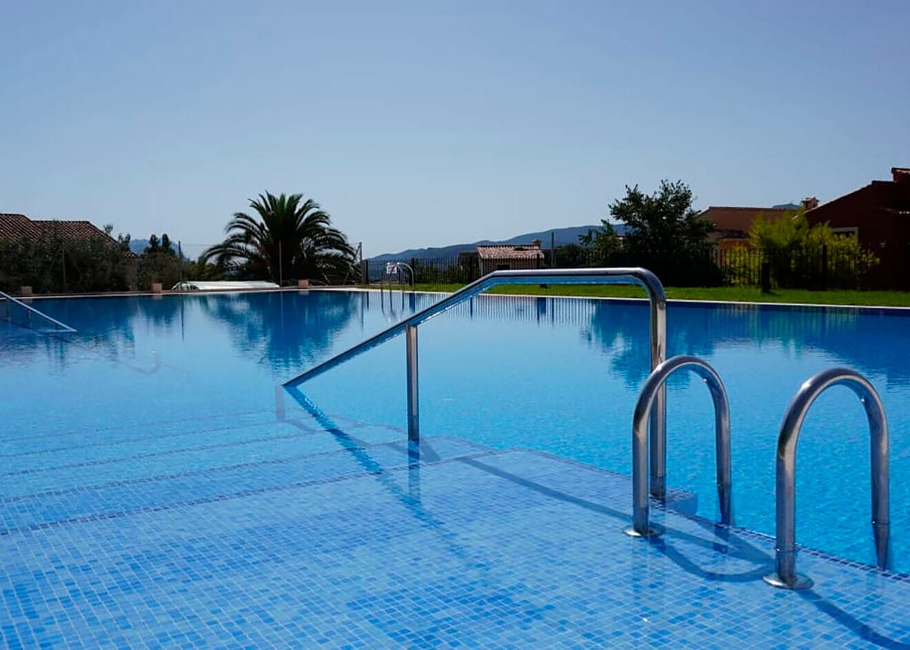 Piscina ubicada en Un Cuiner a l'Escoleta de Sagra