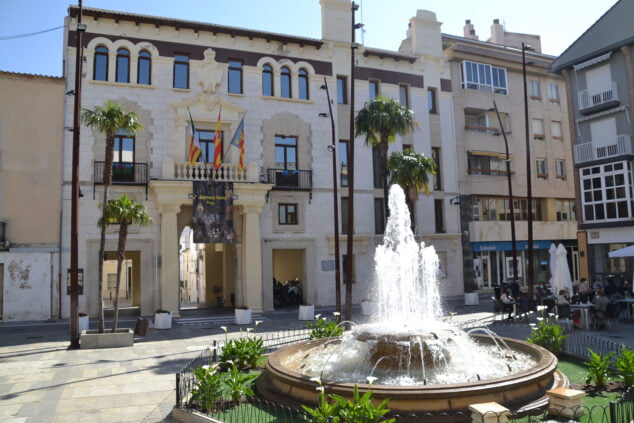 Imagen: Plaza del Ayuntamiento en Pego (archivo)