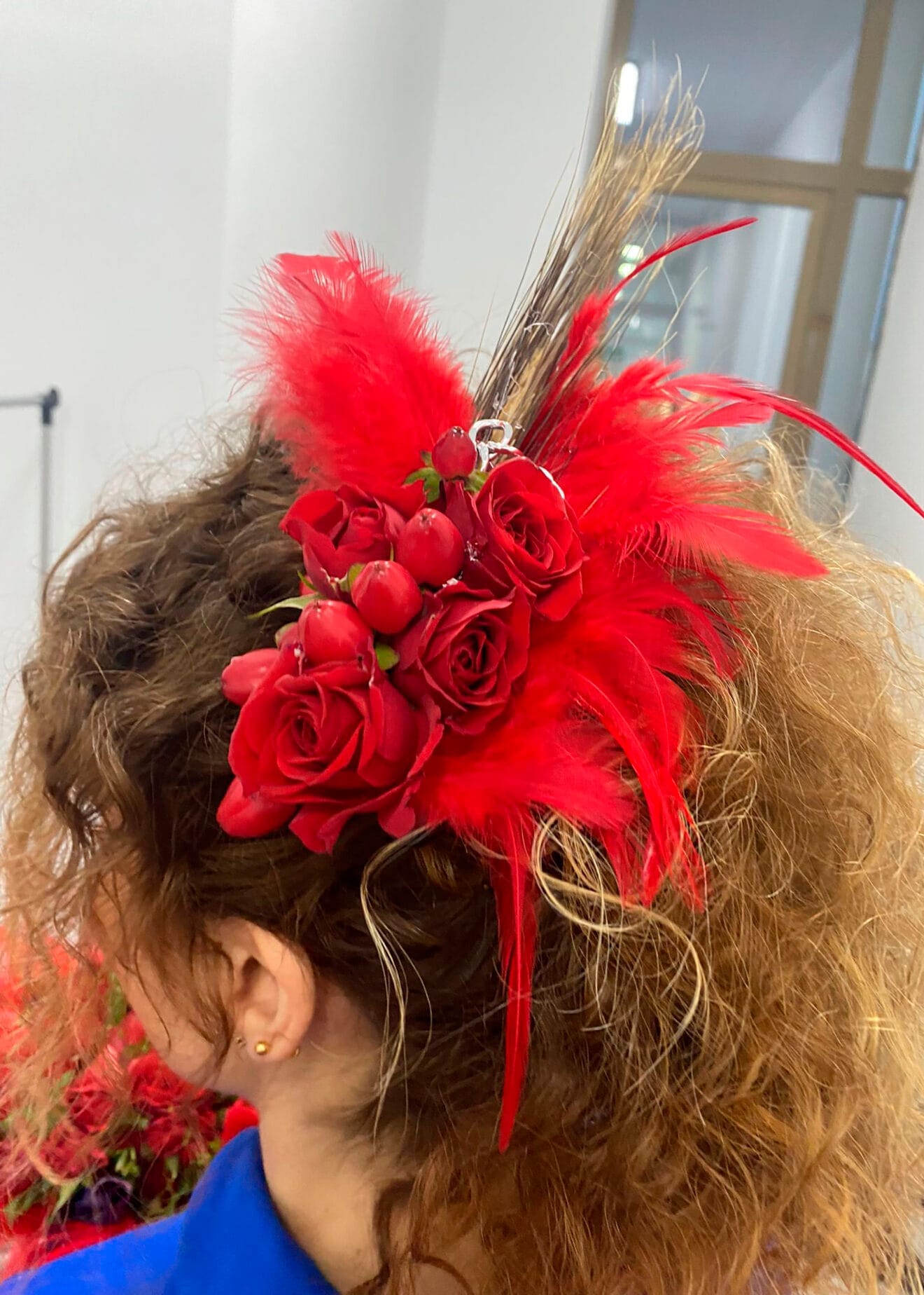 Tocado floral para el desfile de moda