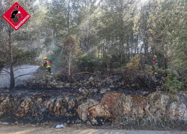 Imagen: Actuación de Bomberos en el incendio de Gata de Gorgos