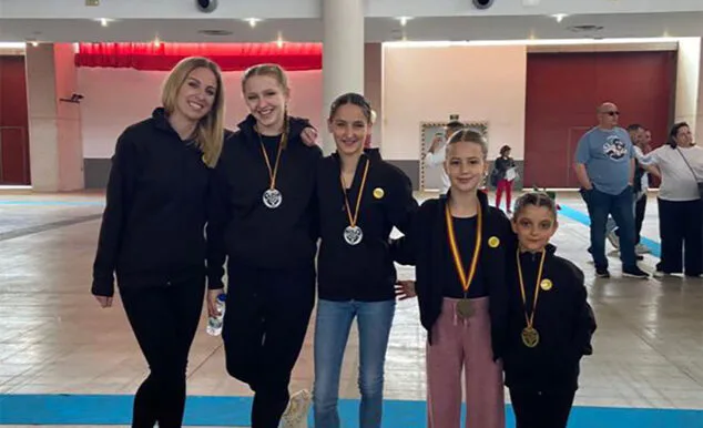 Imagen: Alumnas de la Escuela Municipal de Danza de Gata