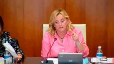 ana sala alcaldesa de calp en el pleno de abril de 2023
