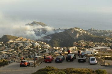Incendio en la cala Llebeig hacia El Portet de Moraira el sábado 29 de abril de 2023 – Fran Martínez