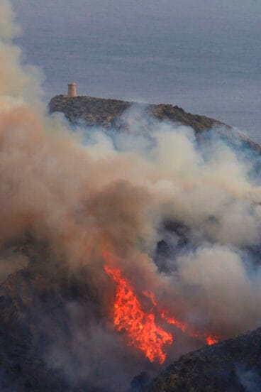 Incendio en la cala Llebeig hacia El Portet de Moraira – Fran Martínez