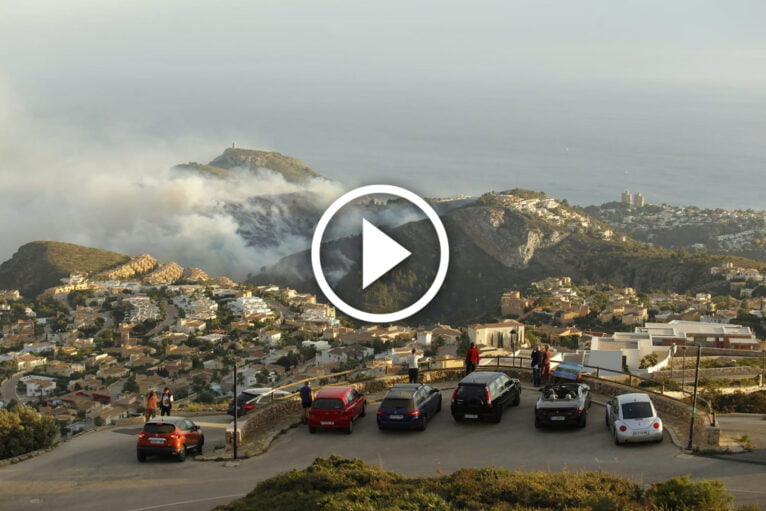 Incendio en la cala Llebeig hacia la del El Portet de Moraira - Fran Martínez