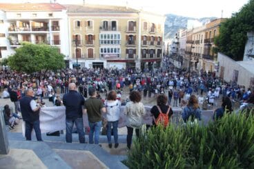 La plaça del Consell de Dénia repleta en apoyo a una sanidad digna y de calidad