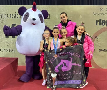 Las gimnastas del Club Les Marines de Calp en Pamplona