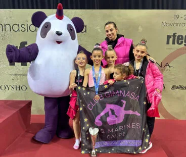 Las gimnastas del Club Les Marines de Calp en Pamplona