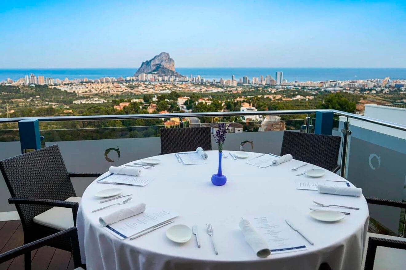 Mesa en Orobianco Calp