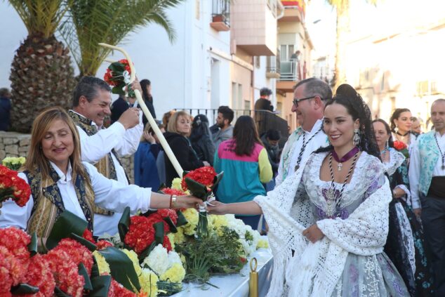 Imagen: Ofrenda de flores a Sant Vicent Ferrer en 2022 - Ayuntamiento de Teulada Moraira