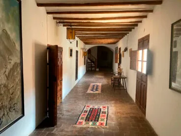 Pasillo del interior del convento de Jesús Pobre