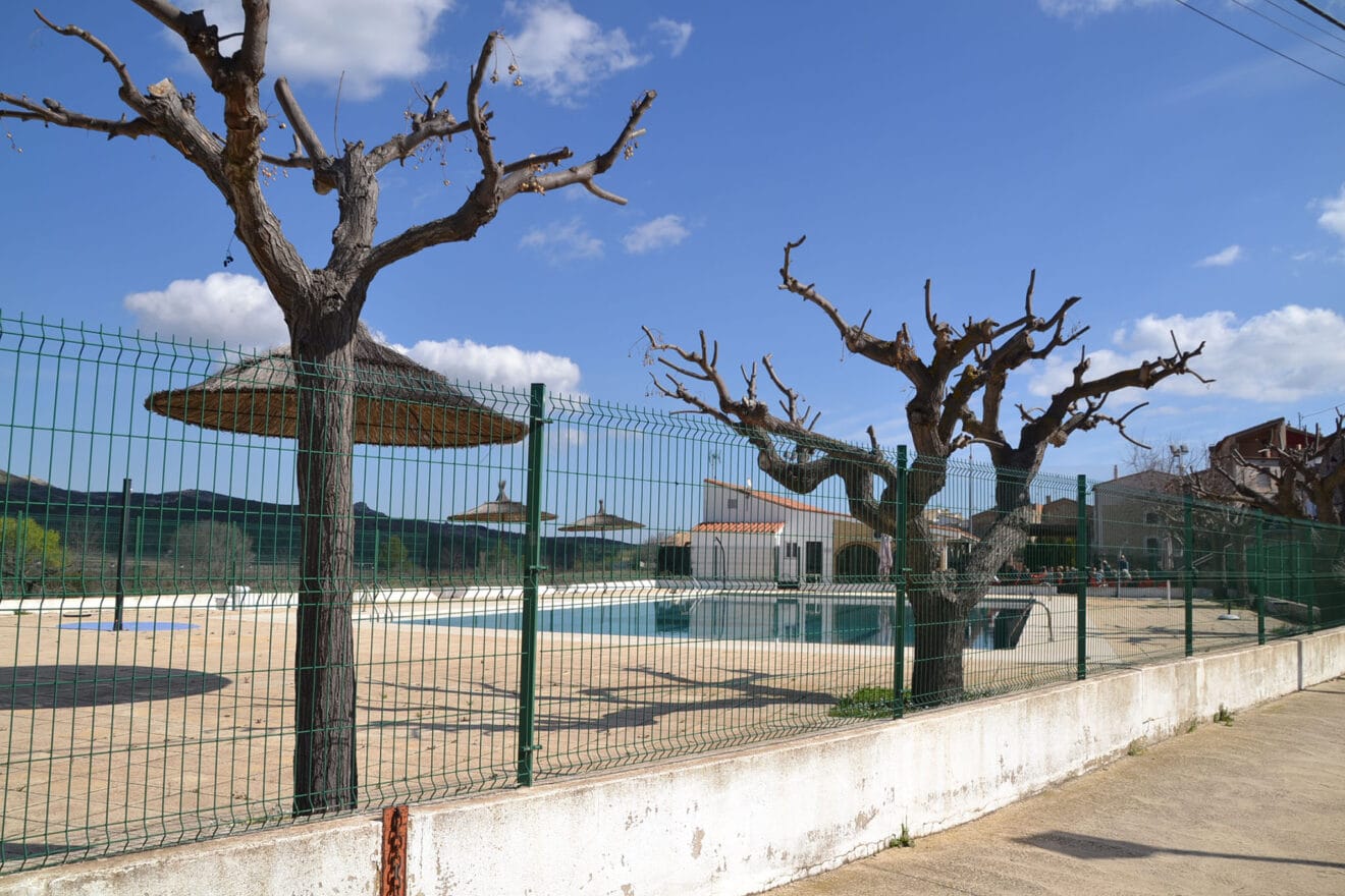 Piscina en las instalaciones deportivas de la Vall d'Alcalà