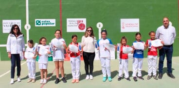 Podio benjamín de la final de JEVC de frontón individual femenino