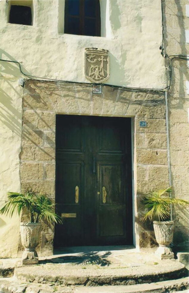 Imagen: Puerta principal del convento con picaporte de hierro - Catálogo integral del patrimonio cultural de Dénia