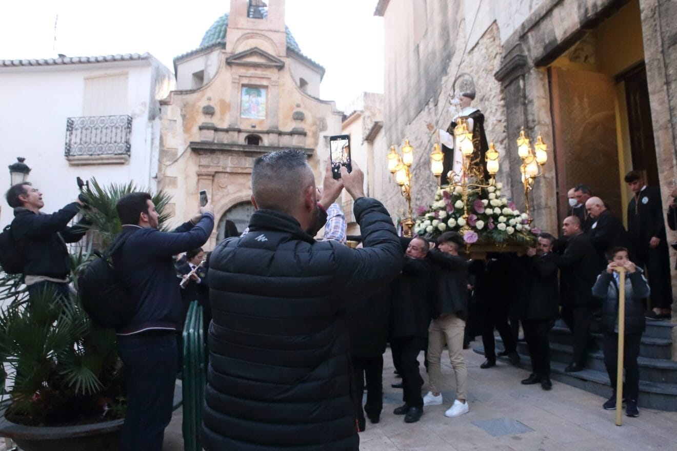 Salida de Sant Vicent Ferrer desde la iglesia Santa Caterina Màrtir de Teulada en 2022 - Ayuntamiento de Teulada Moraira