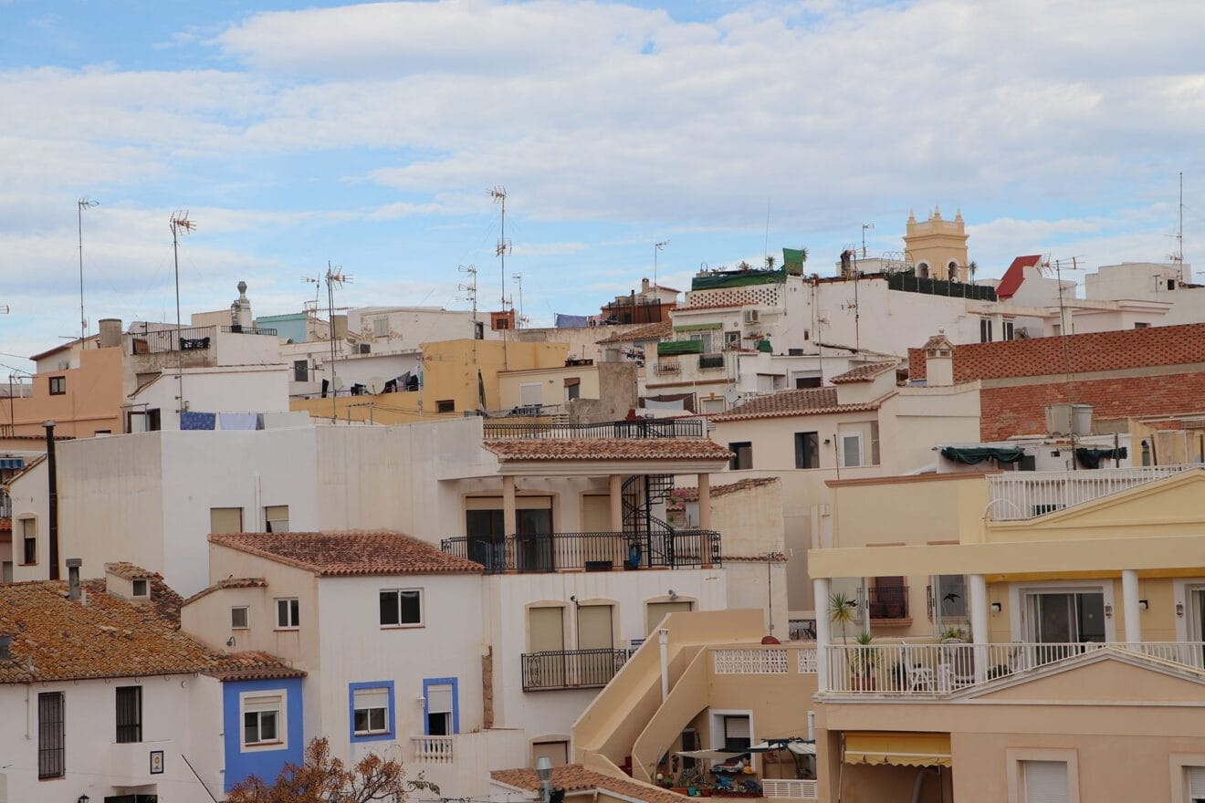 Vista de algunas viviendas de  Calp