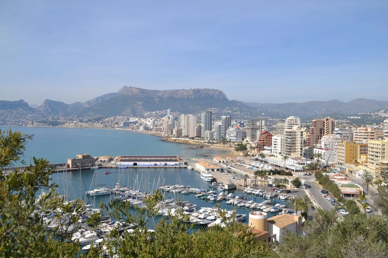 Vista del puerto de Calp