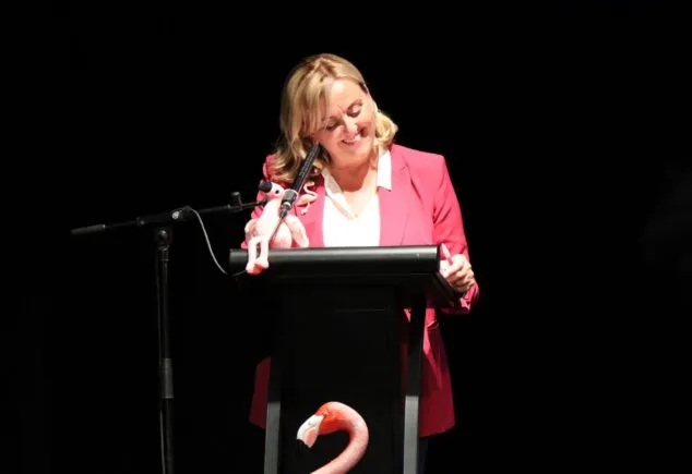 El Auditorio de Calp lleno arropa la presentación de la candidatura de Somos Calpe 3 Imagen: Ana Sala, candidata a las elecciones por Somos Calpe