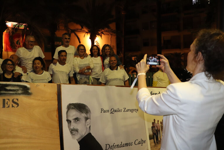 Calp arranca la campaña electoral con la pegada de carteles 02