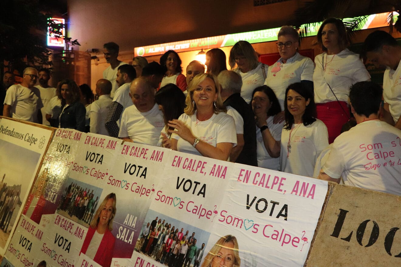 Calp arranca la campaña electoral con la pegada de carteles 10