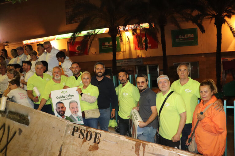 Calp arranca la campaña electoral con la pegada de carteles 11