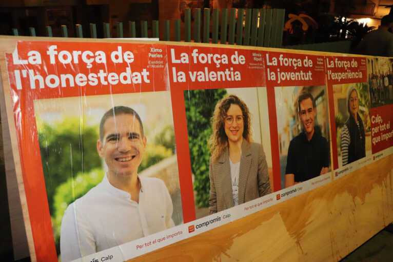 Calp arranca la campaña electoral con la pegada de carteles 26