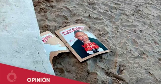 carteles del pspv psoe de calp tirados por el suelo