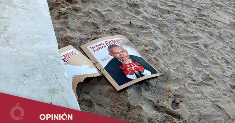 Carteles del PSPV PSOE de Calp tirados por el suelo