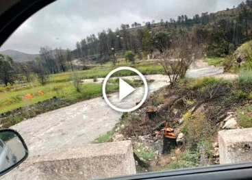 Corriente de agua en la Vall d’Alcalà provocada por la lluvia