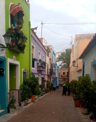 Enfrentamiento entre la cabra desde las alturas con la Policía Local de Calp