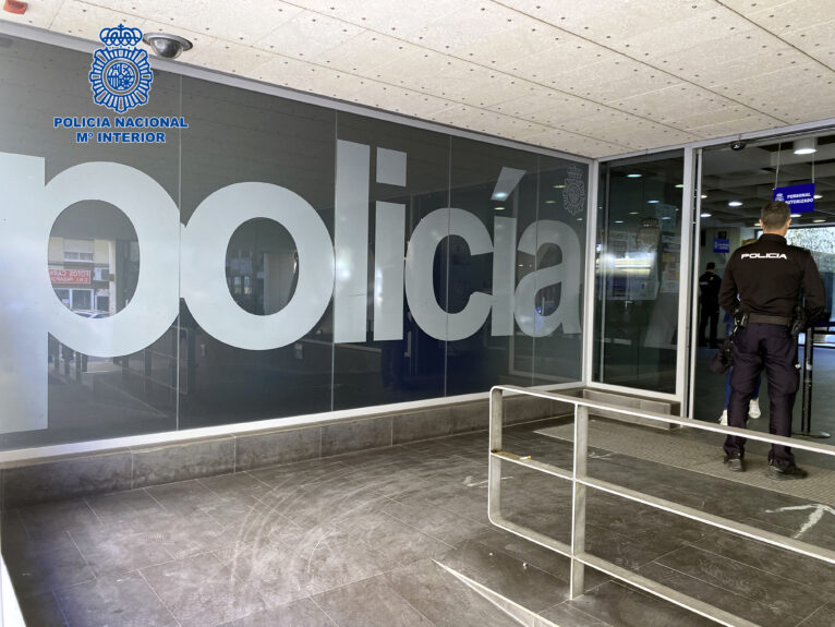 Entrada de la Comisaría Provincial de Policía Nacional